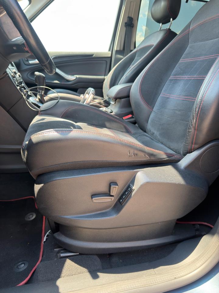 Ford S-Max 2012 — photo 10