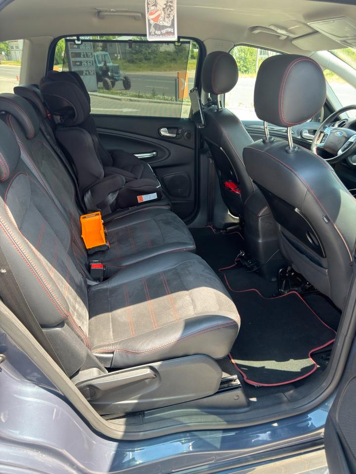 Ford S-Max 2012 — photo 11