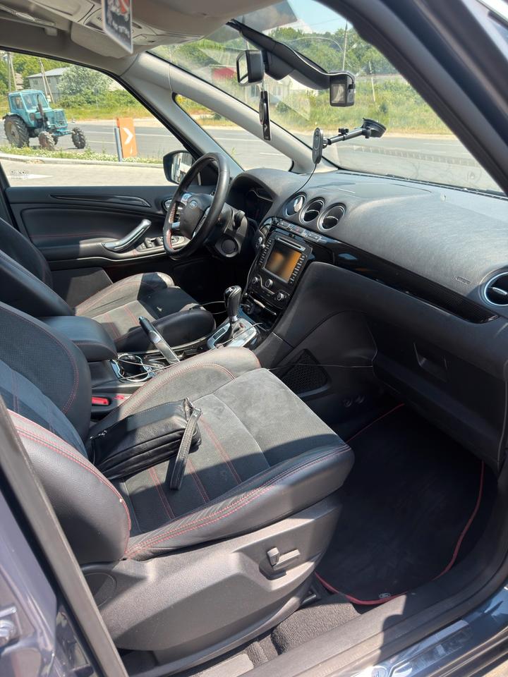 Ford S-Max 2012 — photo 12