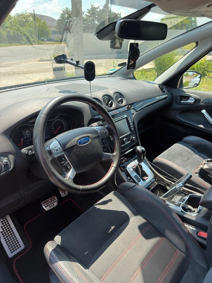 Ford S-Max 2012 — photo 13