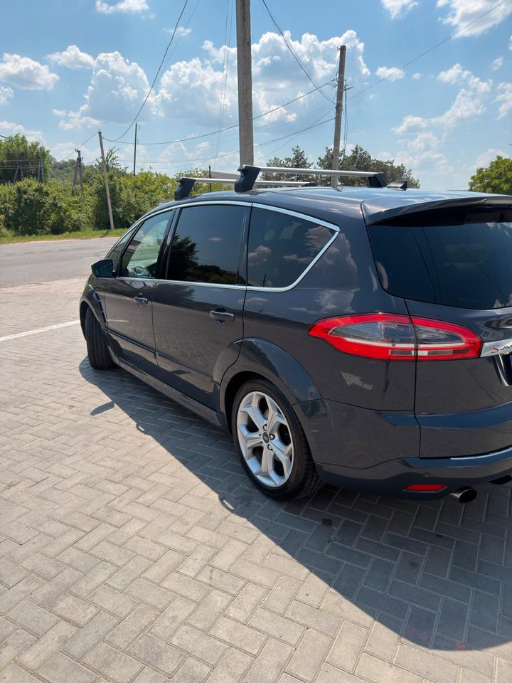 Ford S-Max 2012 — photo 8