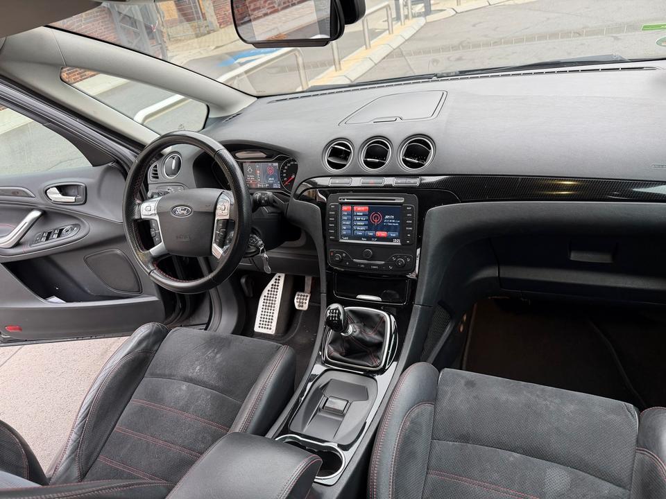 Ford S-Max 2012 — photo 13