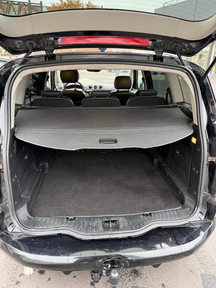 Ford S-Max 2012 — photo 9