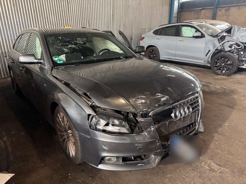 Audi A4 2010 — вигляд ззаду