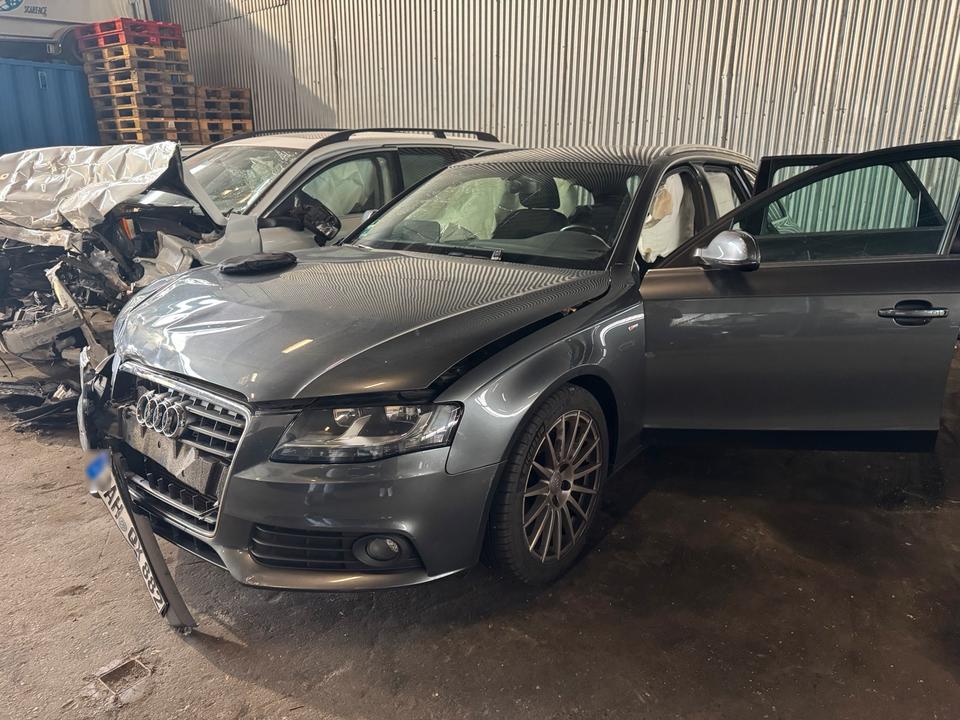Audi A4 2010 — салон