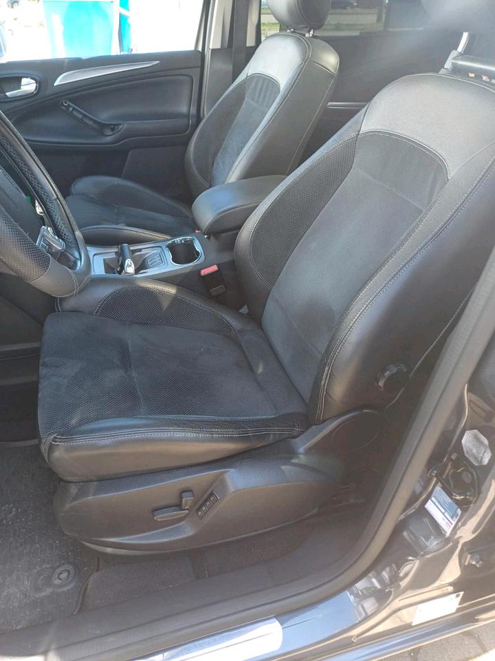 Ford S-Max 2009 — photo 11