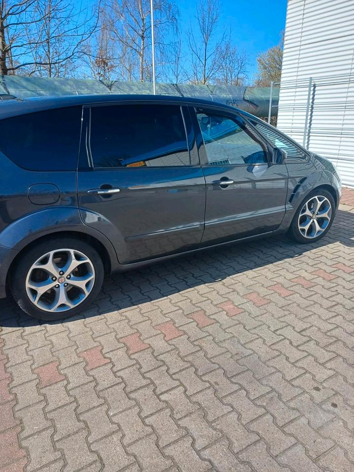 Ford S-Max 2009 — photo 18