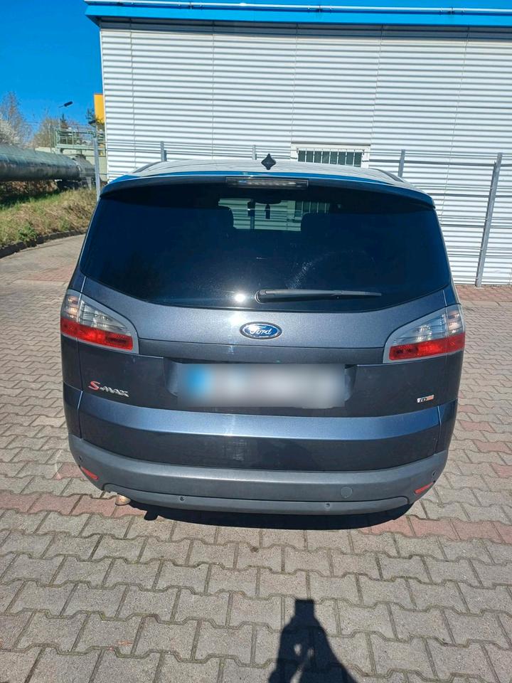 Ford S-Max 2009 — rear view