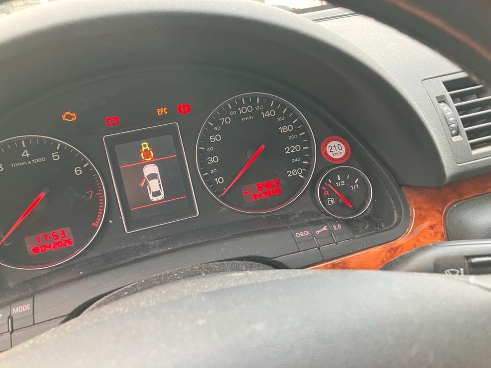 Audi A4 2004 — photo 14