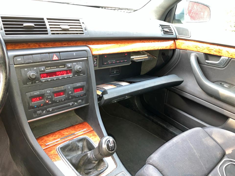 Audi A4 2004 — photo 5