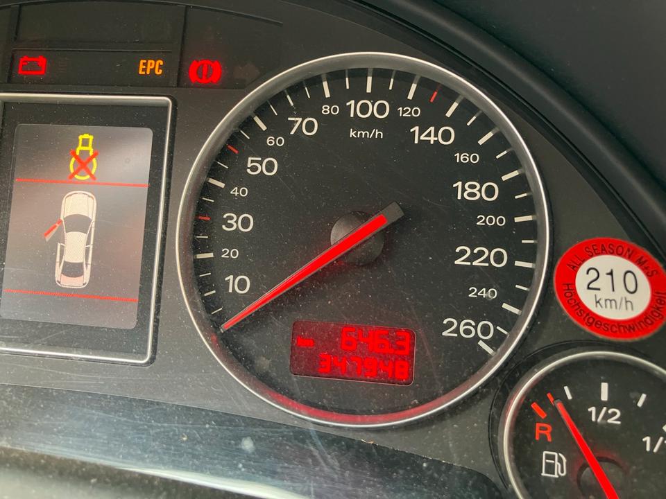 Audi A4 2004 — photo 8