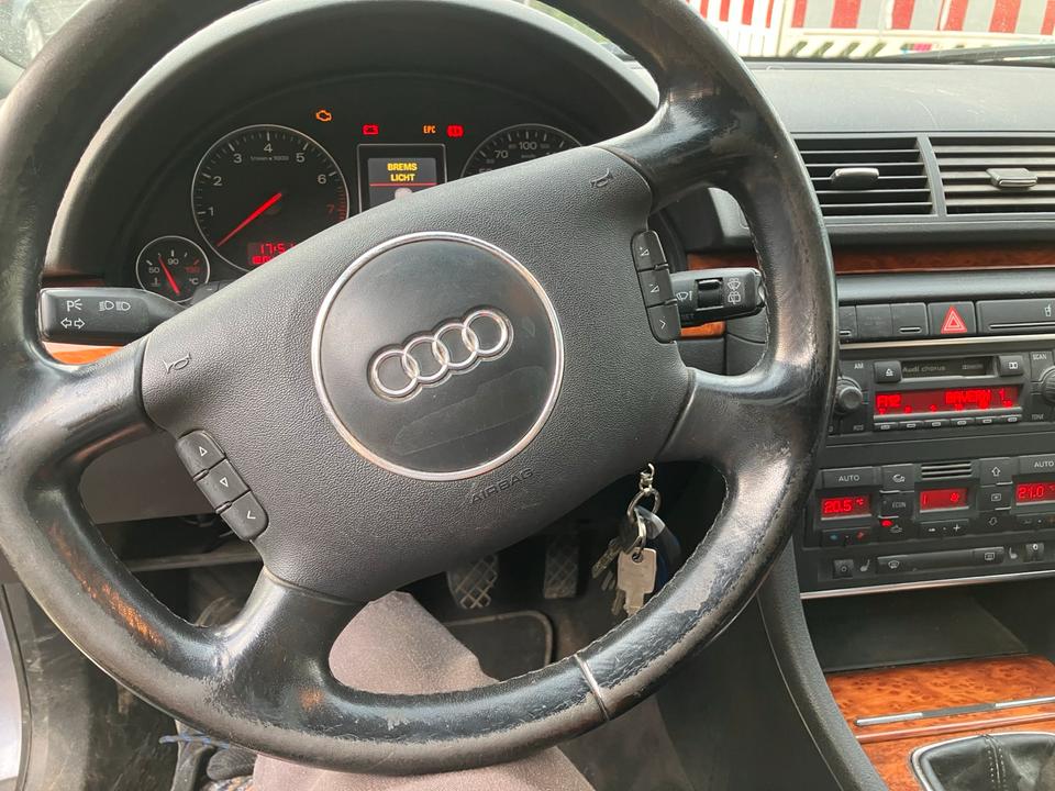 Audi A4 2004 — photo 9