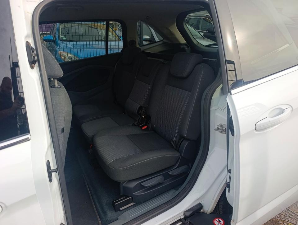 Ford Grand C-Max 2012 — photo 21