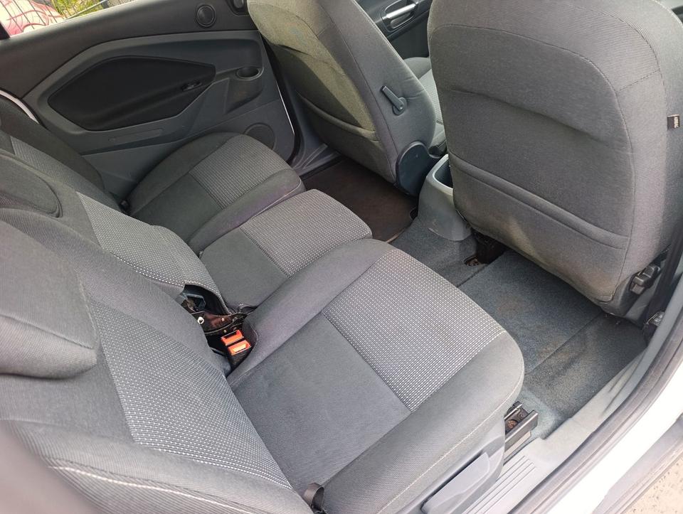 Ford Grand C-Max 2012 — photo 31