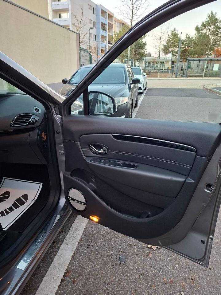 Renault Scenic 2015 — photo 10