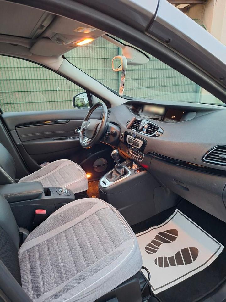 Renault Scenic 2015 — photo 11