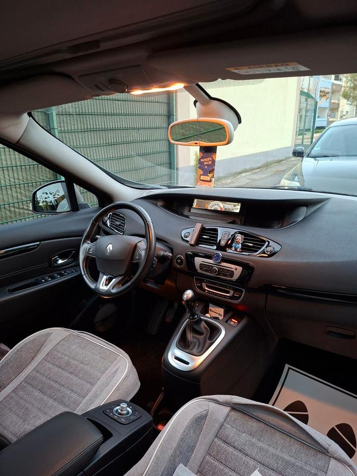 Renault Scenic 2015 — photo 12