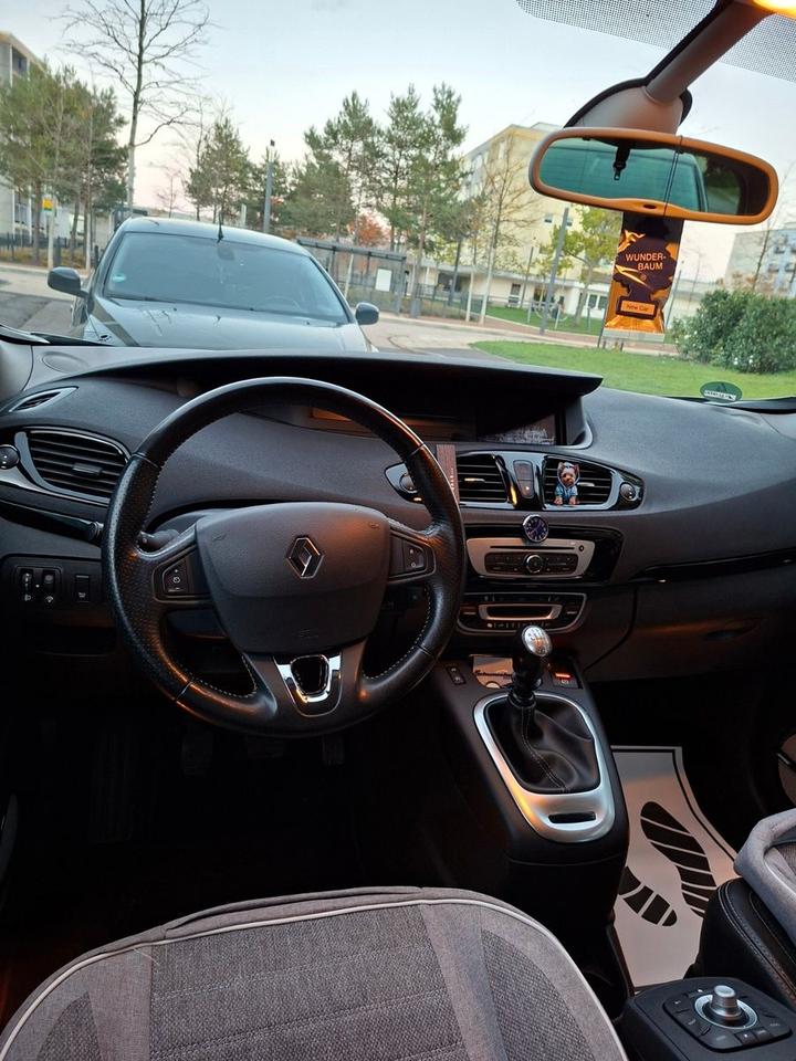 Renault Scenic 2015 — photo 13