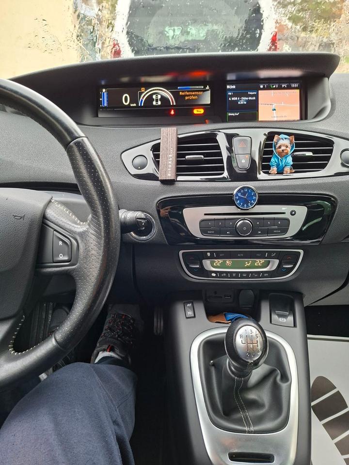 Renault Scenic 2015 — photo 15
