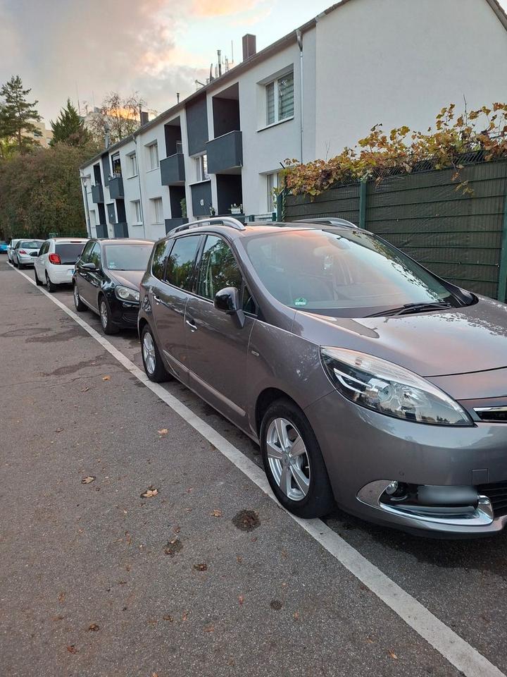 Renault Scenic 2015 — rear view