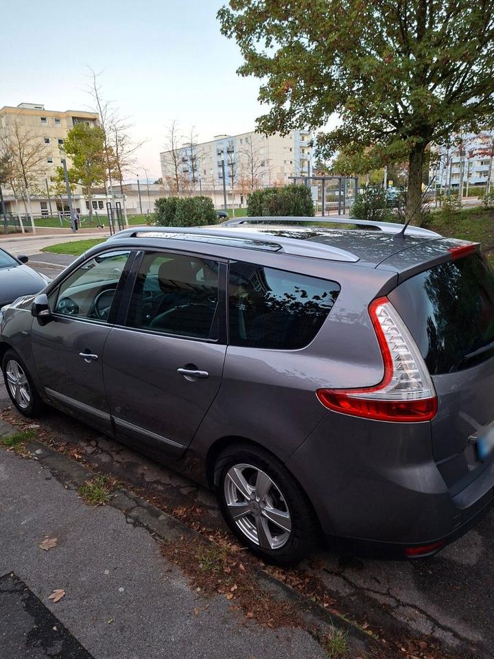 Renault Scenic 2015 — interior