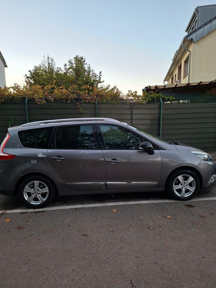 Renault Scenic 2015 — engine