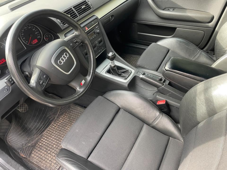 Audi A4 2005 — engine