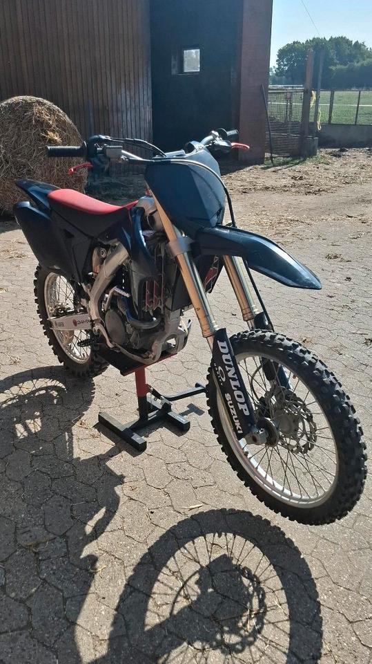 Suzuki rmz 250 / Motocross – Vieles neu 2010 — rear view