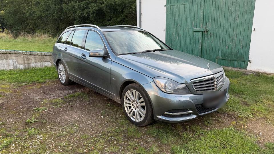 Mercedes Benz C 220 2011 — rear view