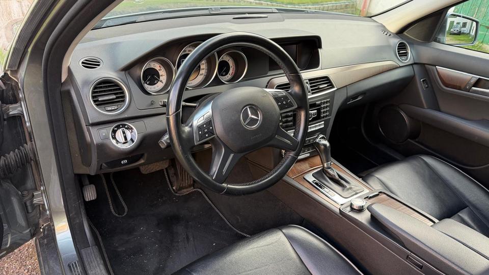 Mercedes Benz C 220 2011 — photo 8