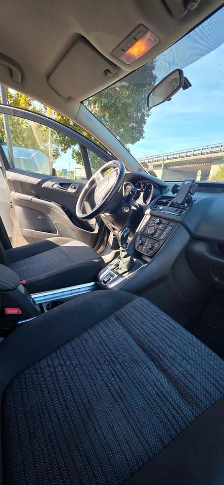 Opel Meriva 2014 — photo 11