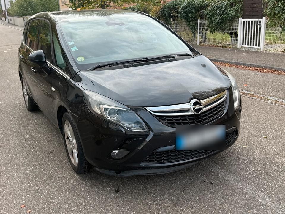 Opel Zafira 2013 — вигляд ззаду