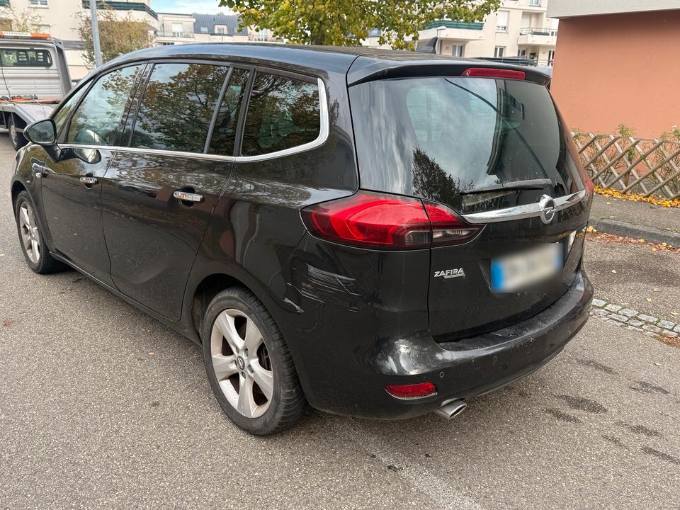 Opel Zafira 2013 — салон