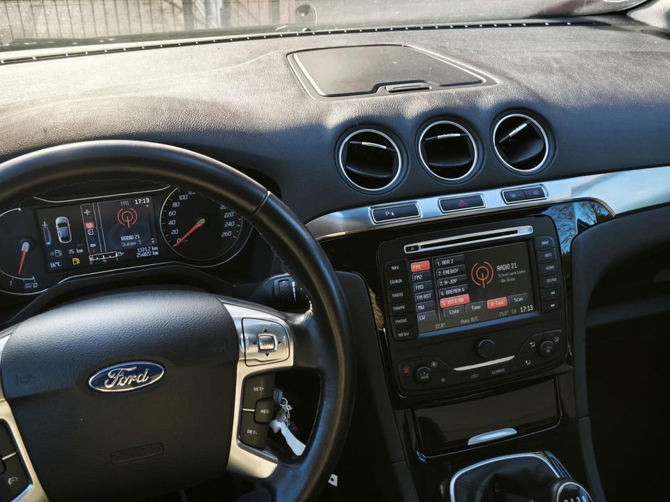 Ford S-Max 2012 — photo 10