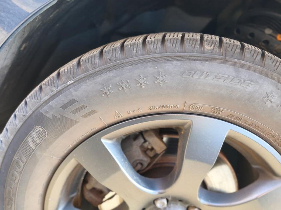 Ford S-Max 2012 — photo 14