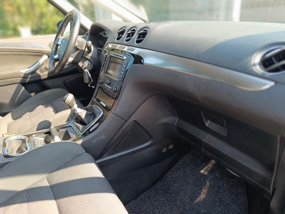 Ford S-Max 2012 — photo 8