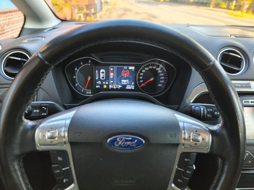 Ford S-Max 2012 — photo 9