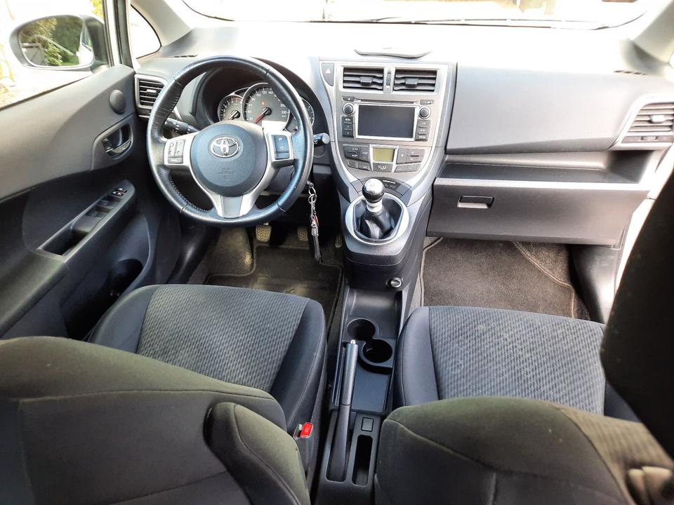 Toyota Verso 2012 — photo 11