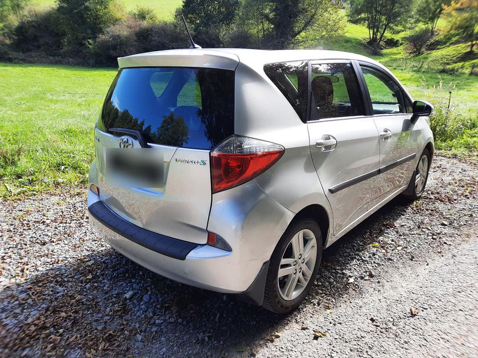 Toyota Verso 2012 — rear view