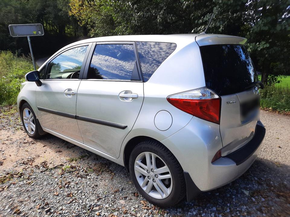 Toyota Verso 2012 — interior