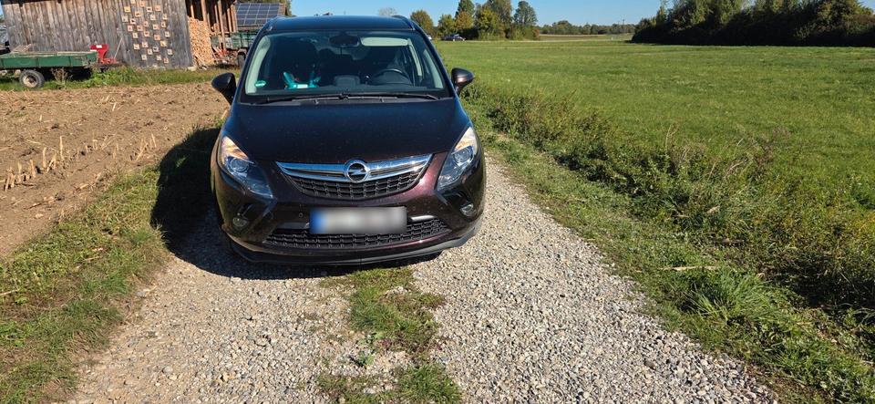Opel Zafira Tourer 2015 — interior