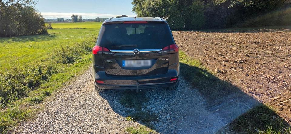 Opel Zafira Tourer 2015 — engine