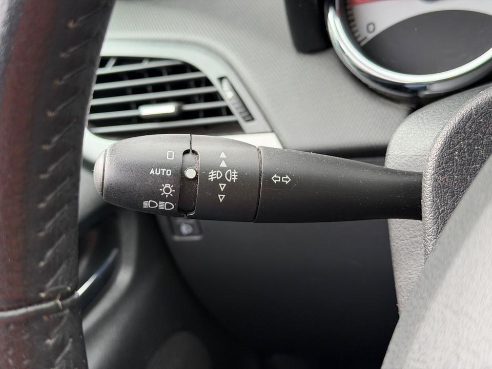 Peugeot 207 2010 — photo 13