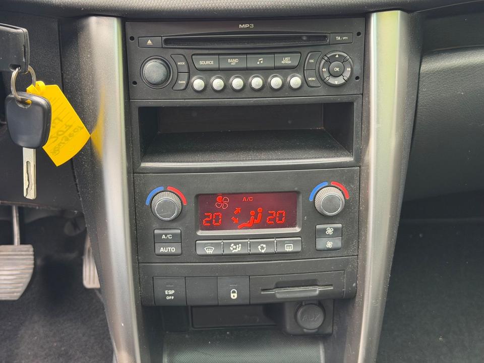 Peugeot 207 2010 — photo 14