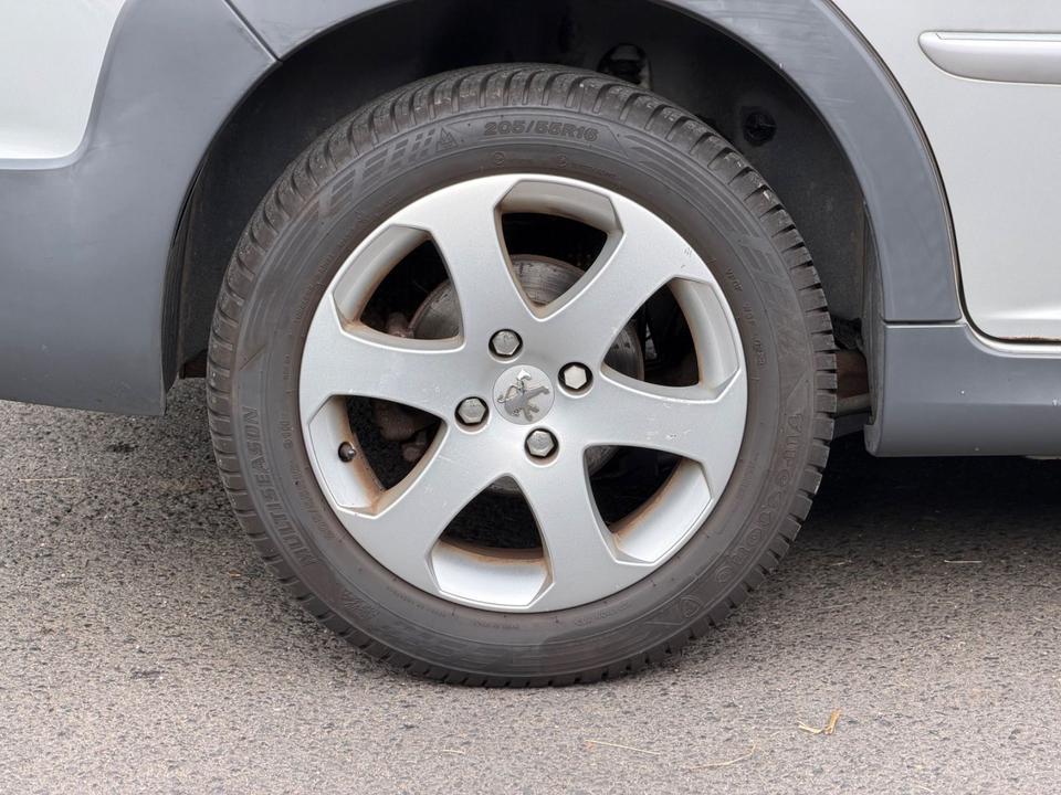 Peugeot 207 2010 — photo 21
