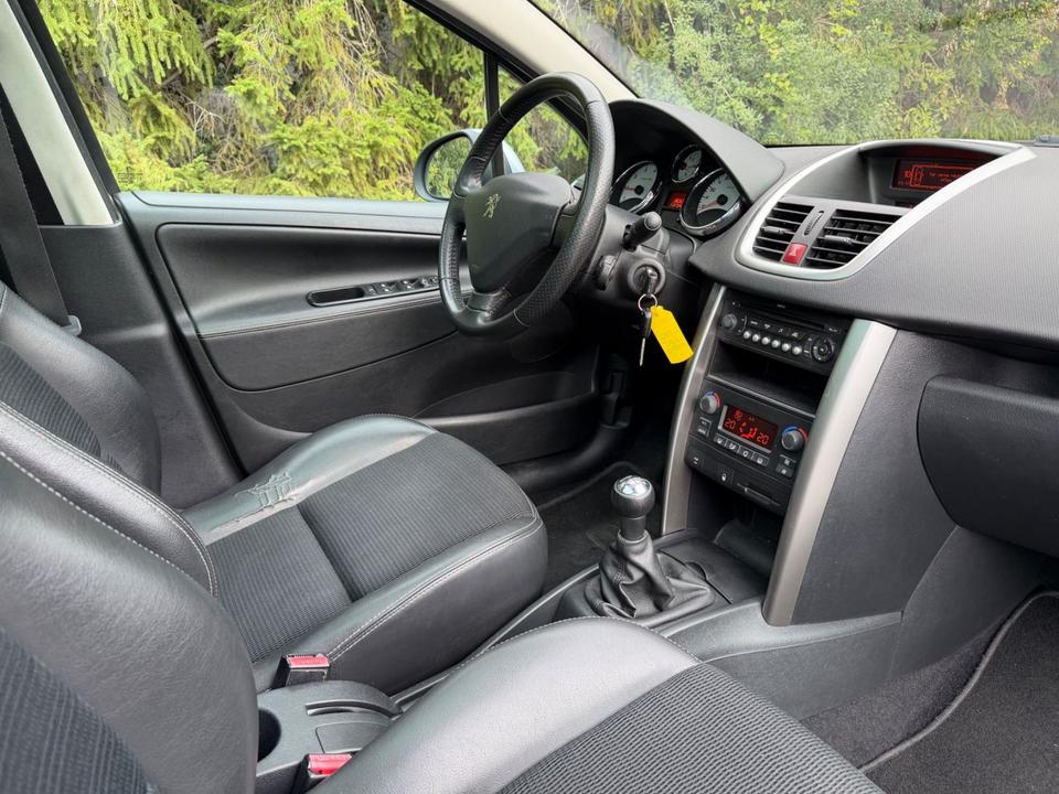 Peugeot 207 2010 — photo 24