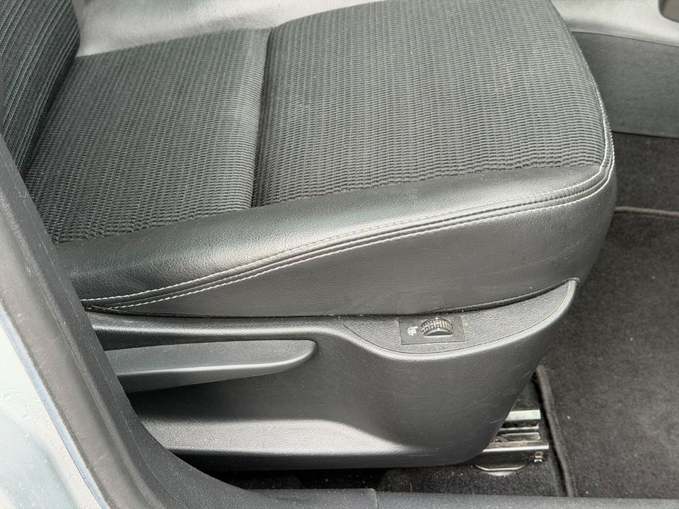 Peugeot 207 2010 — photo 26