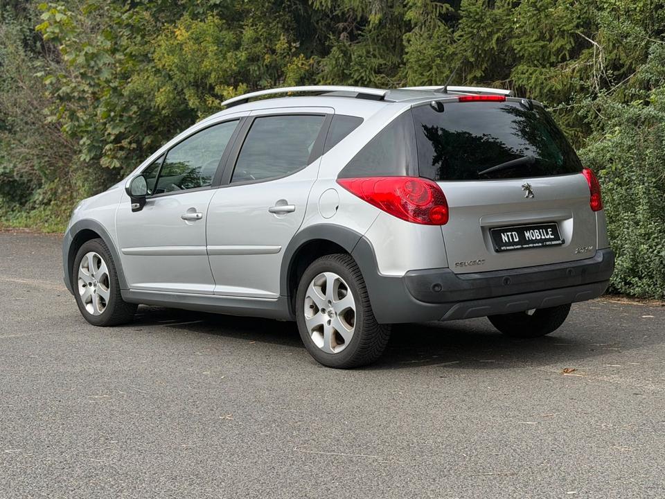 Peugeot 207 2010 — interior