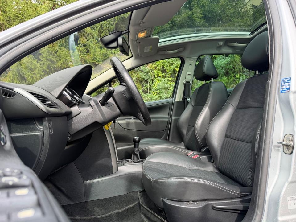 Peugeot 207 2010 — photo 7