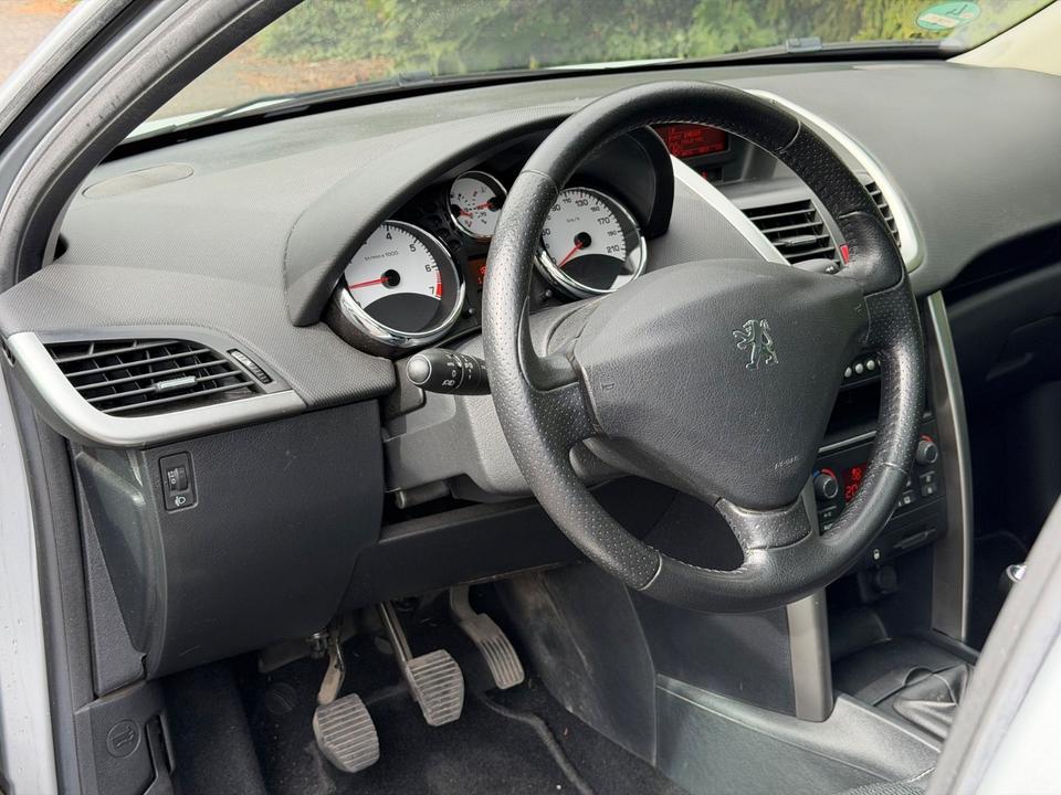 Peugeot 207 2010 — photo 9